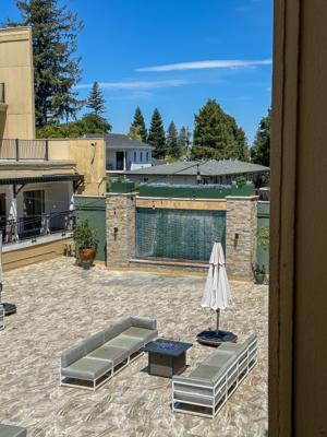 Toll House Hotel   Courtyard